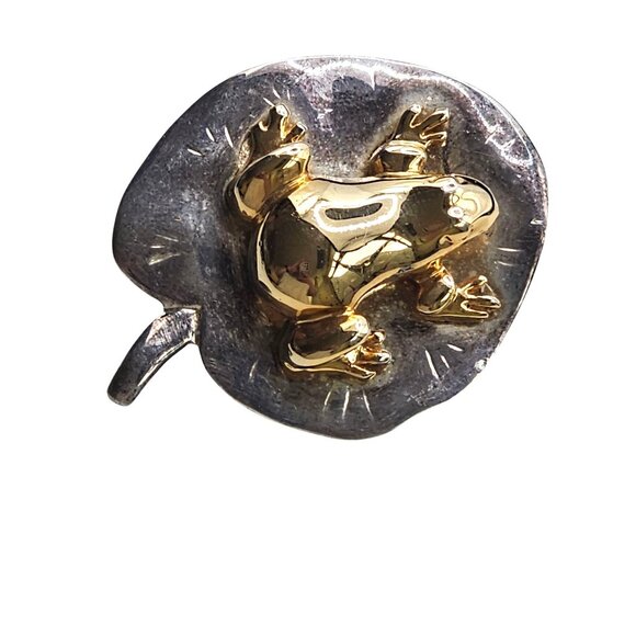 VTG Brooch 3D Frog Gold Bronze Tone Lily Pad Nature Whimsigoth Fairy Core Pin - Picture 1 of 15
